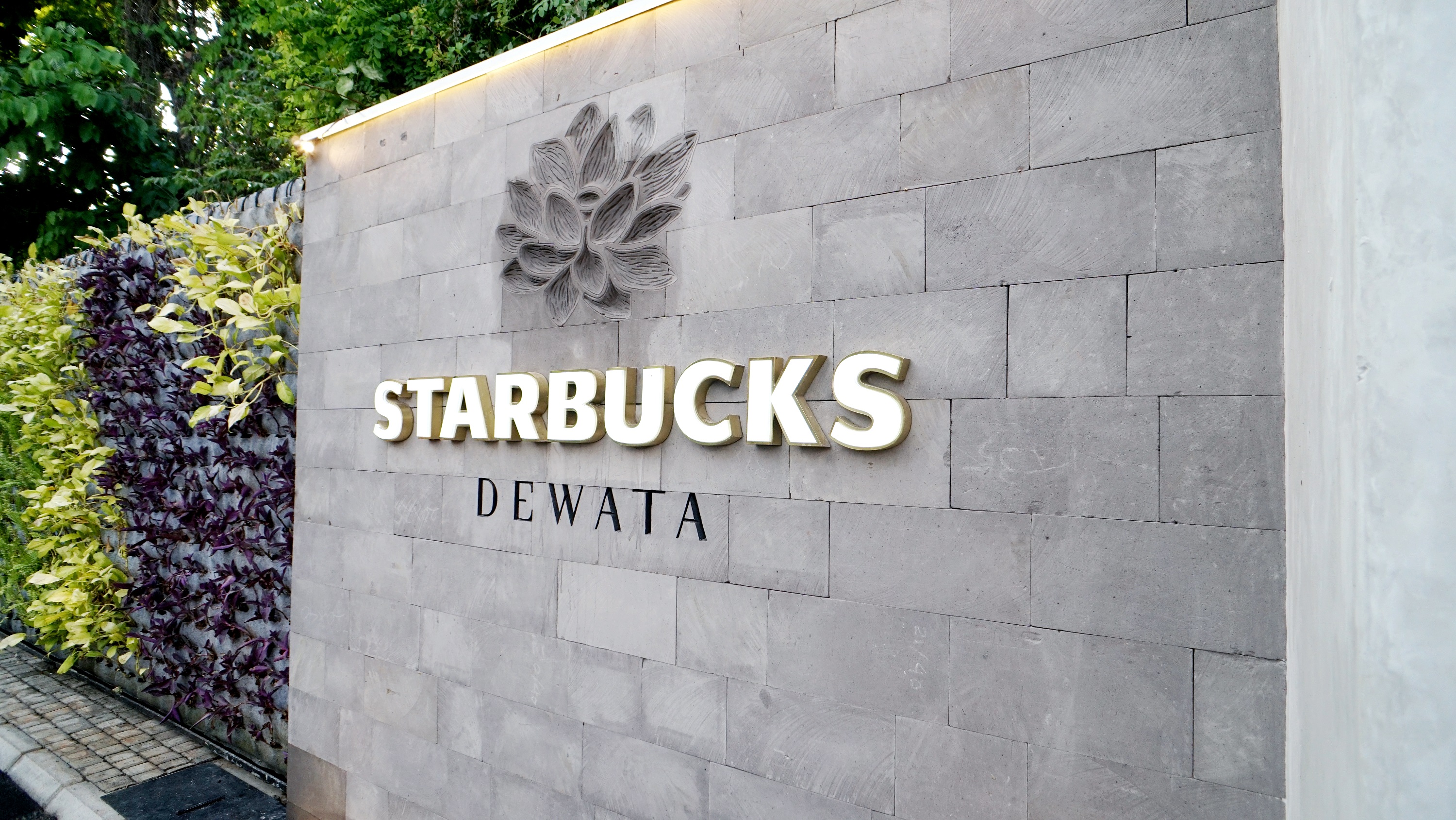 Have Your Coffee & Plant the Seeds at the Largest Starbucks Reserve Store in Southeast Asia Starbucks Dewata Coffee Sanctuary Bali Pulau Dewata Indonesia